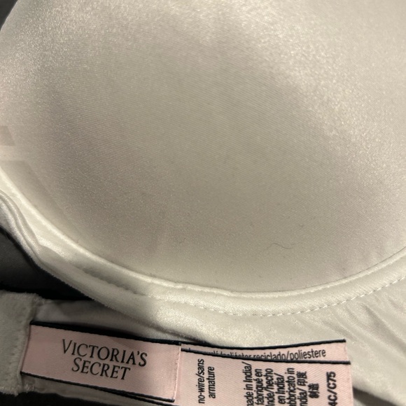 Two Victoria’s Secret bras size 34C - Picture 3 of 3